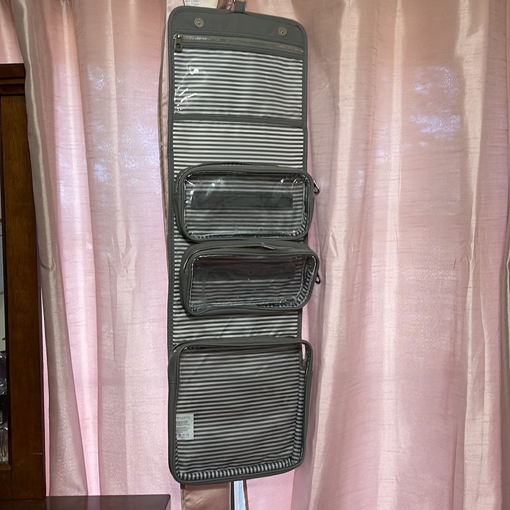 Traveling toiletry organizer